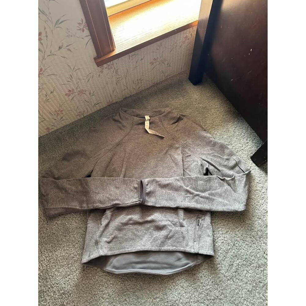 Lululemon crop long sleeve size 6